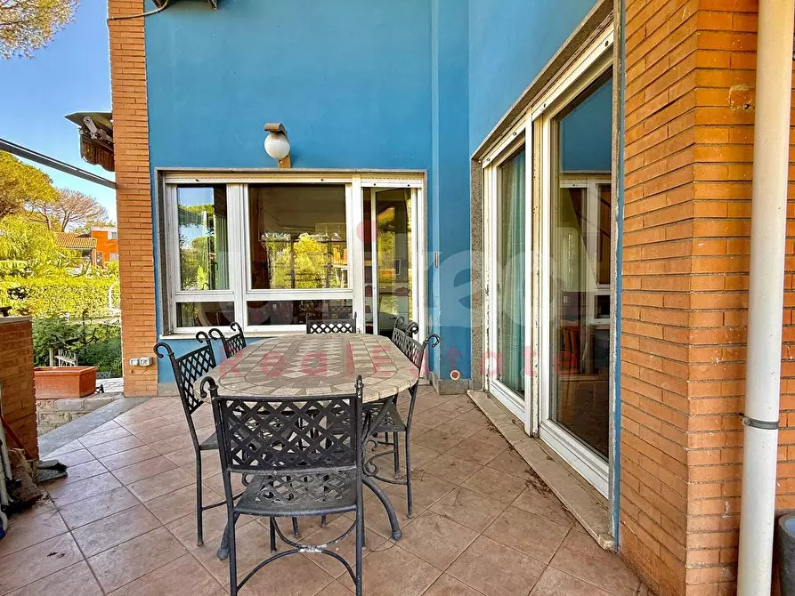 Immagine 14 di Villa in vendita  in Via Partenio Di Nicea a Roma