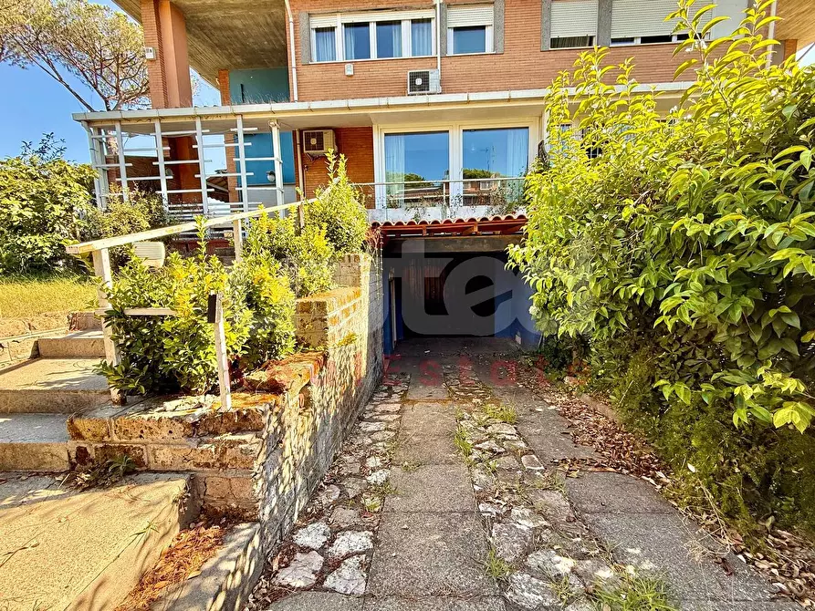 Immagine 32 di Villa in vendita  in Via Partenio Di Nicea a Roma