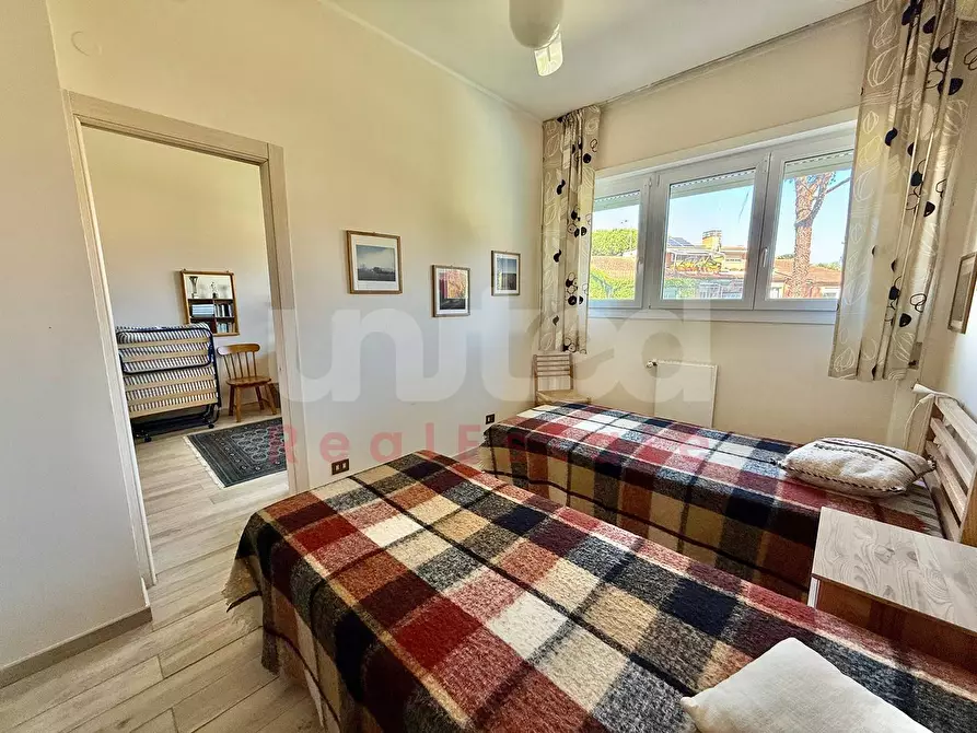 Immagine 19 di Villa in vendita  in Via Partenio Di Nicea a Roma