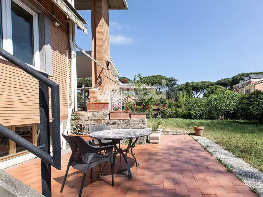 Immagine 9 di Villa in vendita  in Via Partenio Di Nicea a Roma