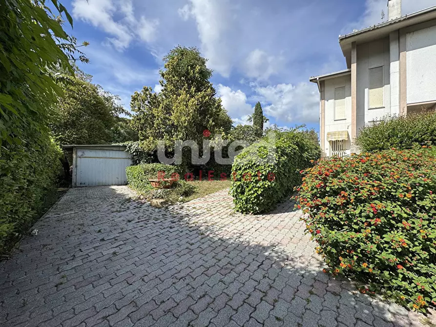 Immagine 3 di Villa in vendita  in Via Solone a Roma