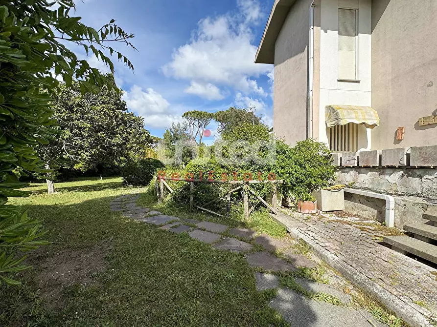 Immagine 4 di Villa in vendita  in Via Solone a Roma