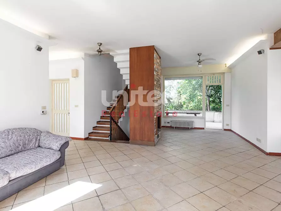 Immagine 7 di Villa in vendita  in Via Solone a Roma