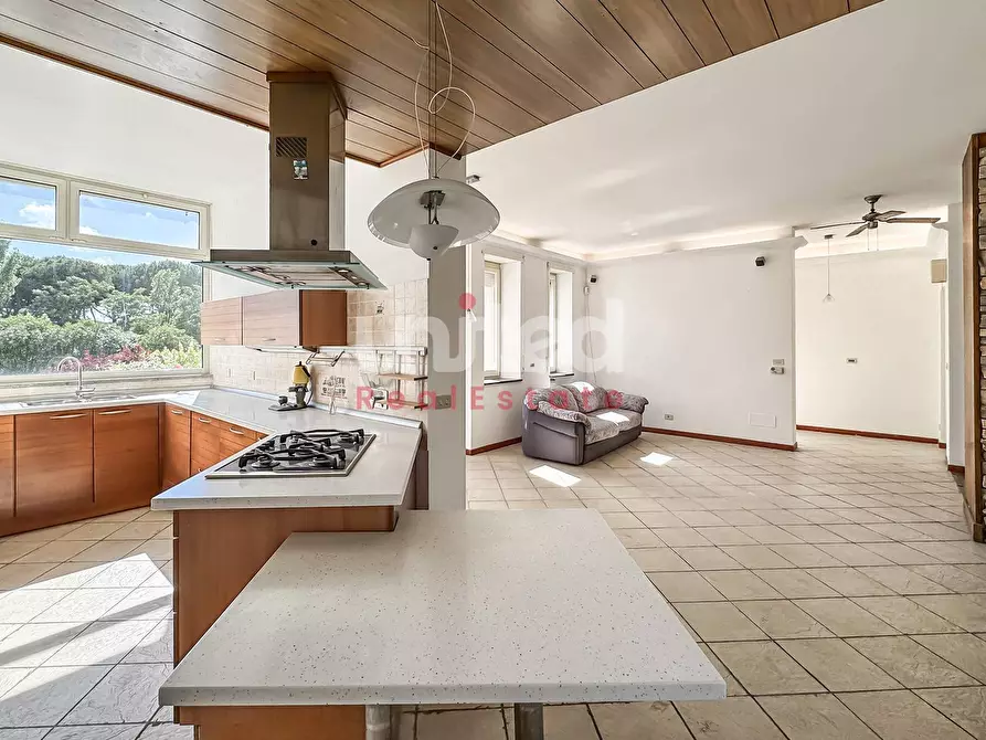 Immagine 8 di Villa in vendita  in Via Solone a Roma