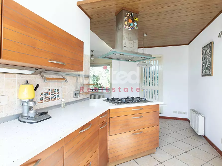 Immagine 10 di Villa in vendita  in Via Solone a Roma