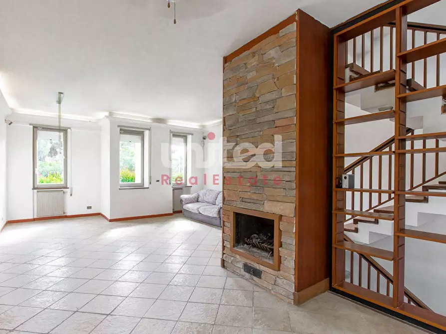 Immagine 11 di Villa in vendita  in Via Solone a Roma