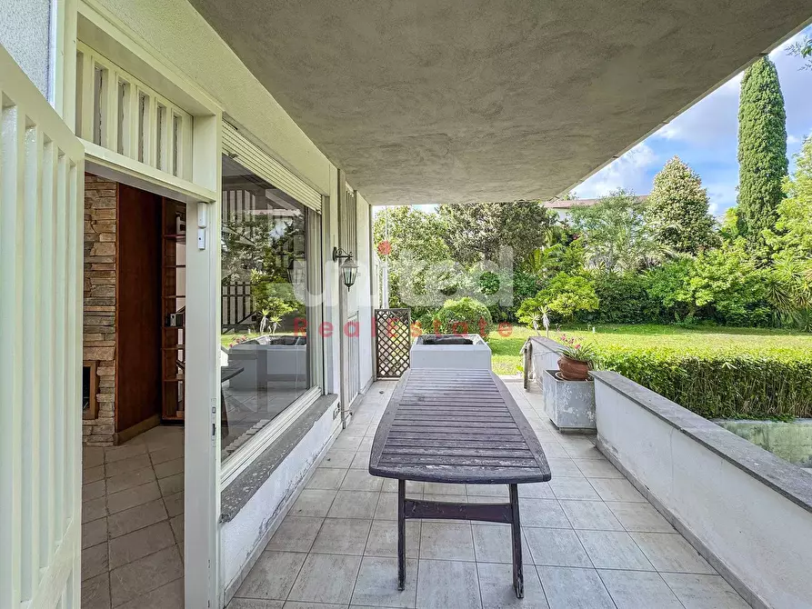 Immagine 13 di Villa in vendita  in Via Solone a Roma