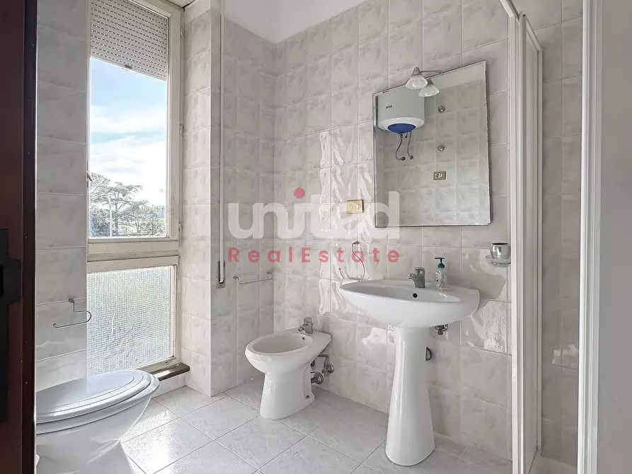 Immagine 21 di Villa in vendita  in Via Solone a Roma