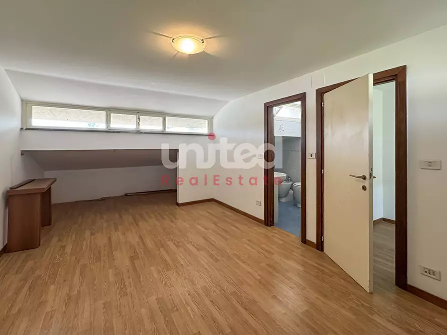 Immagine 23 di Villa in vendita  in Via Solone a Roma