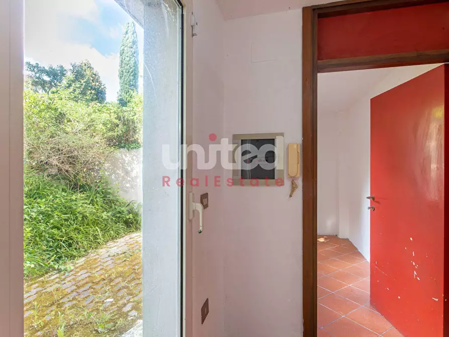 Immagine 33 di Villa in vendita  in Via Solone a Roma