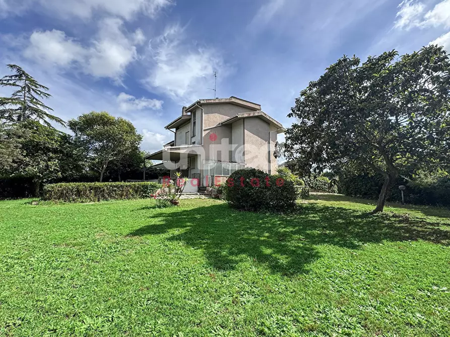 Immagine 1 di Villa in vendita  in Via Solone a Roma