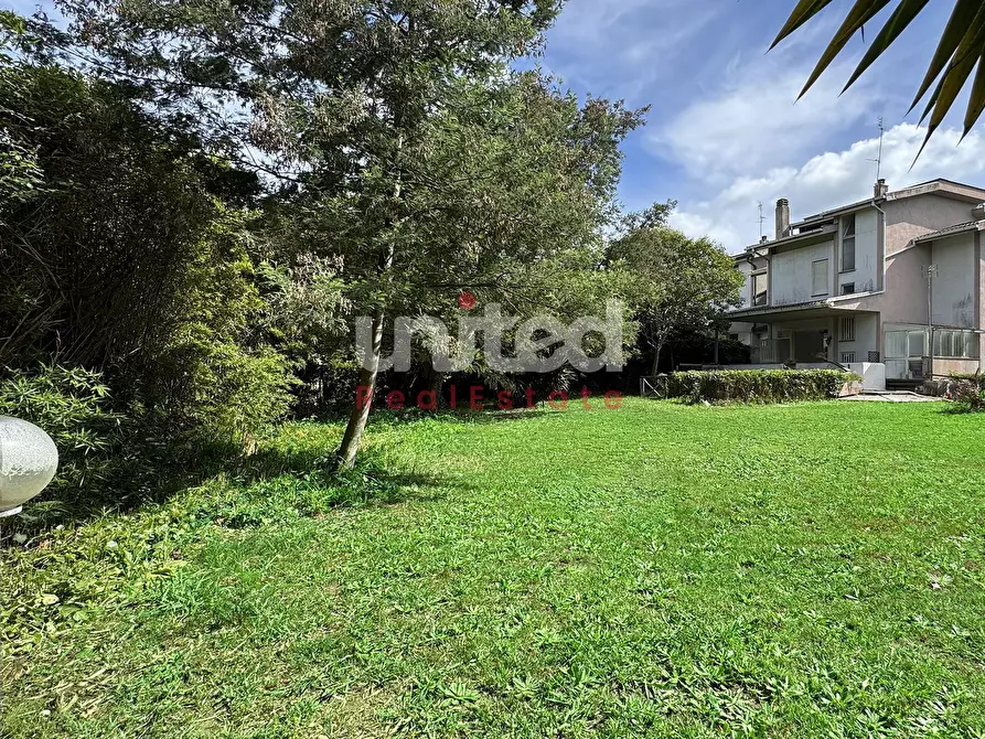 Immagine 34 di Villa in vendita  in Via Solone a Roma
