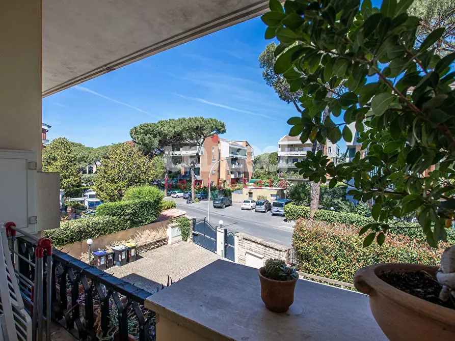 Immagine 10 di Appartamento in affitto  in Via Euripide a Roma