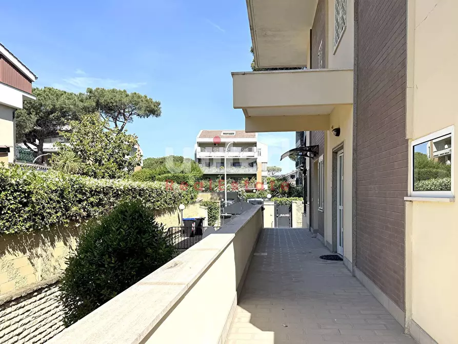 Immagine 21 di Appartamento in affitto  in Via Euripide a Roma