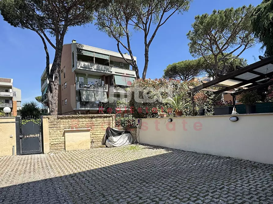 Immagine 26 di Appartamento in affitto  in Via Euripide a Roma