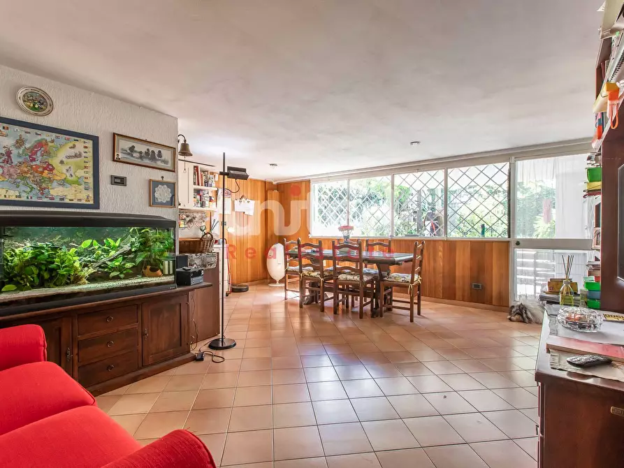 Immagine 4 di Villa in vendita  in Viale Gorgia Di Leontini 330 a Roma