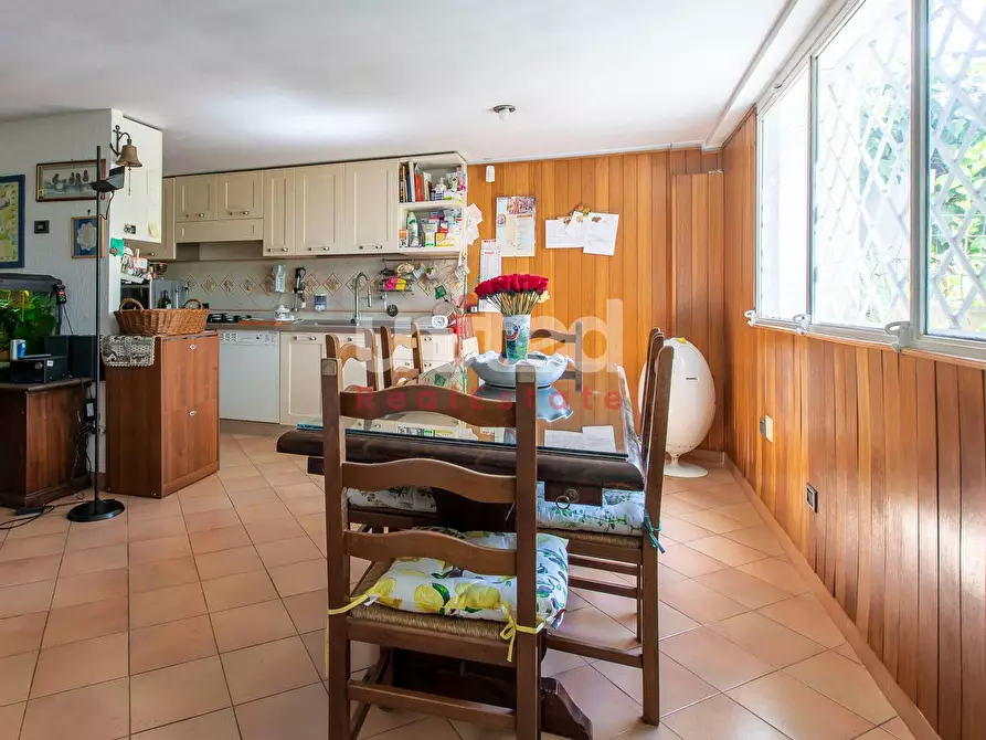 Immagine 6 di Villa in vendita  in Viale Gorgia Di Leontini 330 a Roma