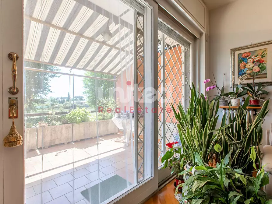 Immagine 13 di Villa in vendita  in Viale Gorgia Di Leontini 330 a Roma