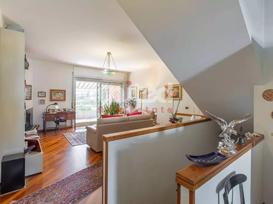 Immagine 21 di Villa in vendita  in Viale Gorgia Di Leontini 330 a Roma