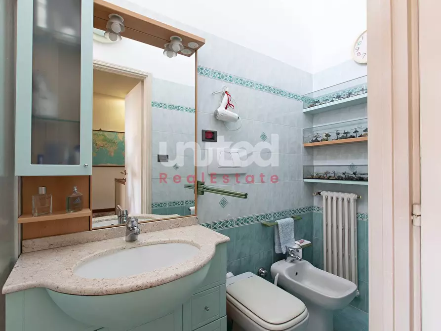 Immagine 30 di Villa in vendita  in Viale Gorgia Di Leontini 330 a Roma