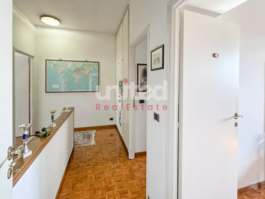 Immagine 32 di Villa in vendita  in Viale Gorgia Di Leontini 330 a Roma