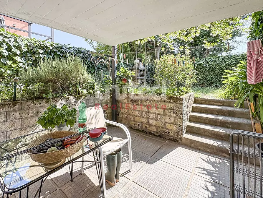 Immagine 5 di Villa in vendita  in Viale Gorgia Di Leontini 330 a Roma