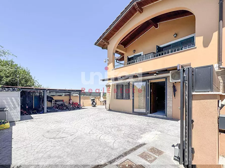 Immagine 1 di Villetta a schiera in vendita  in Via Giuseppe Dechelette a Roma