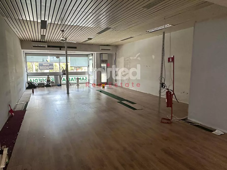 Immagine 3 di Locale commerciale in affitto  in Viale Prassilla 41 a Roma