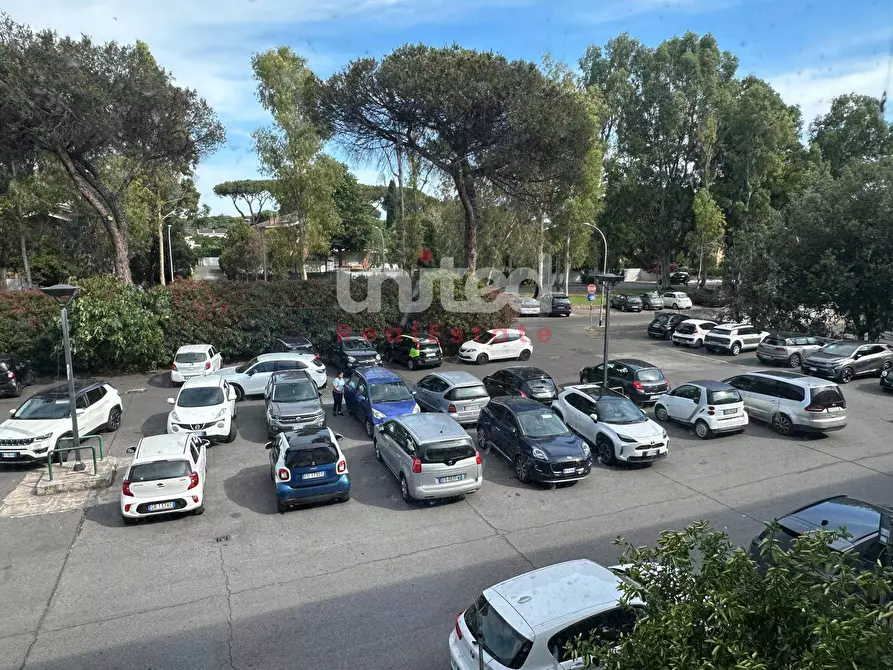Immagine 4 di Locale commerciale in affitto  in Viale Prassilla 41 a Roma