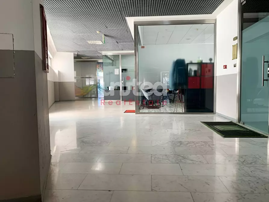 Immagine 6 di Locale commerciale in vendita  in Piazzale Filippo Il Macedone a Roma
