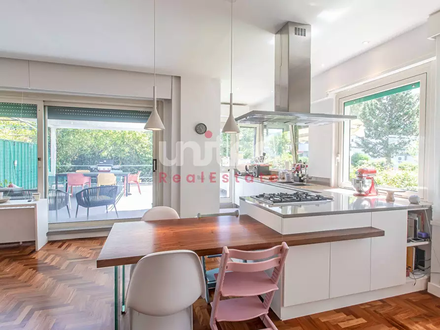 Immagine 9 di Appartamento in vendita  in via di casalpalocco 126 a Roma