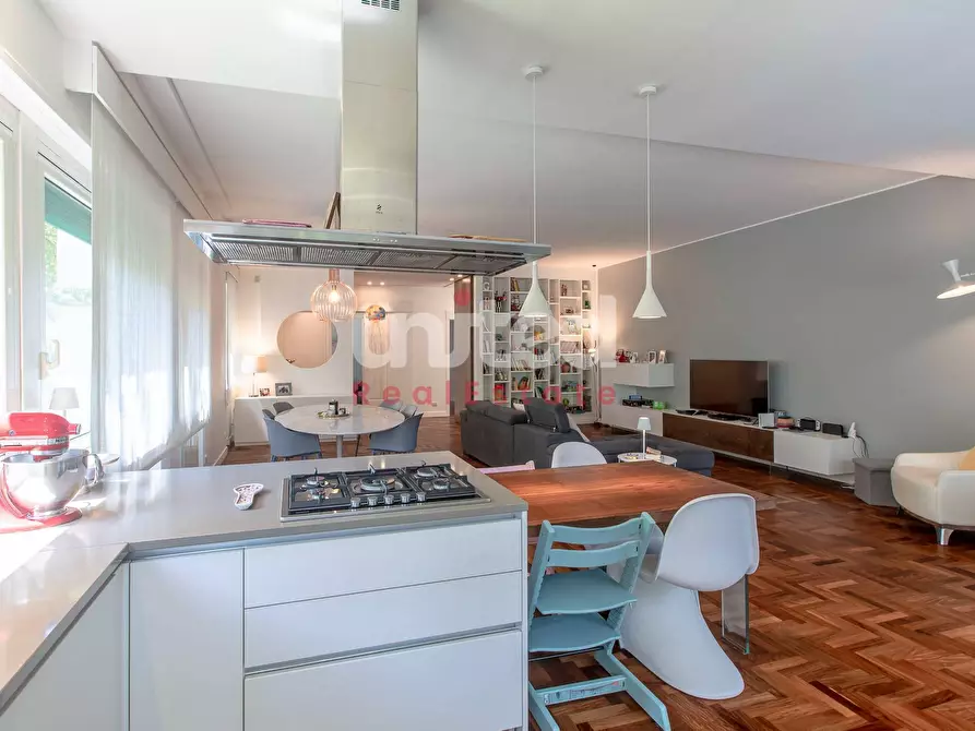 Immagine 12 di Appartamento in vendita  in via di casalpalocco 126 a Roma