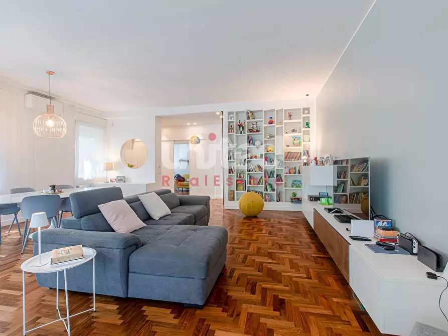 Immagine 14 di Appartamento in vendita  in via di casalpalocco 126 a Roma