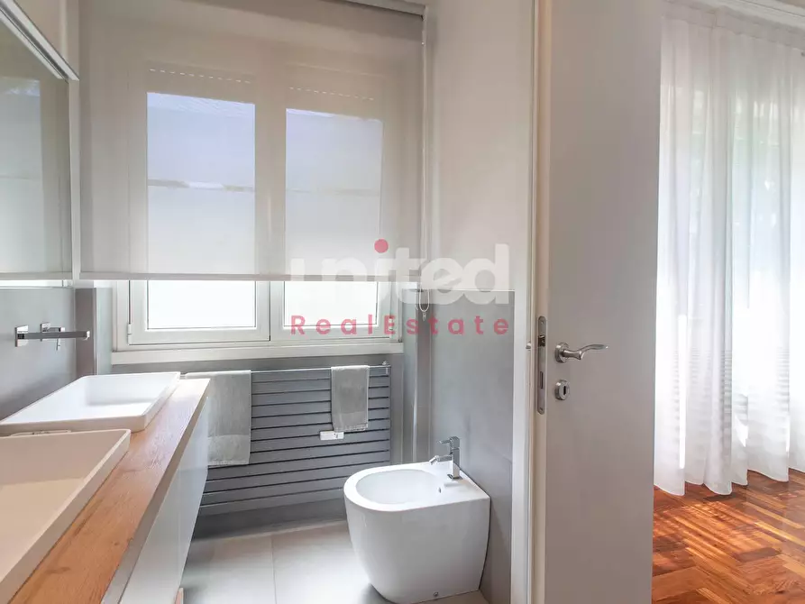 Immagine 25 di Appartamento in vendita  in via di casalpalocco 126 a Roma