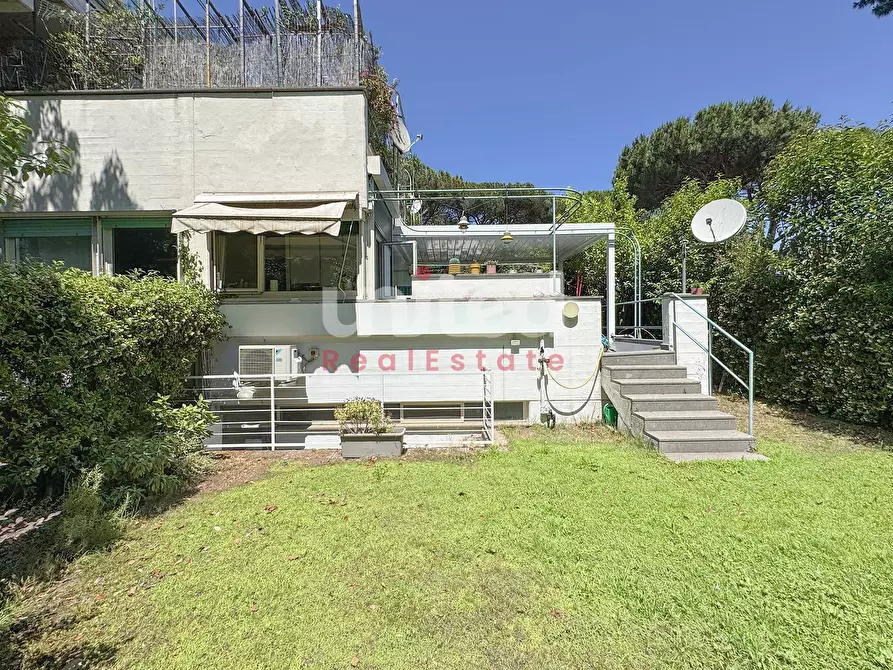 Immagine 28 di Appartamento in vendita  in via di casalpalocco 126 a Roma