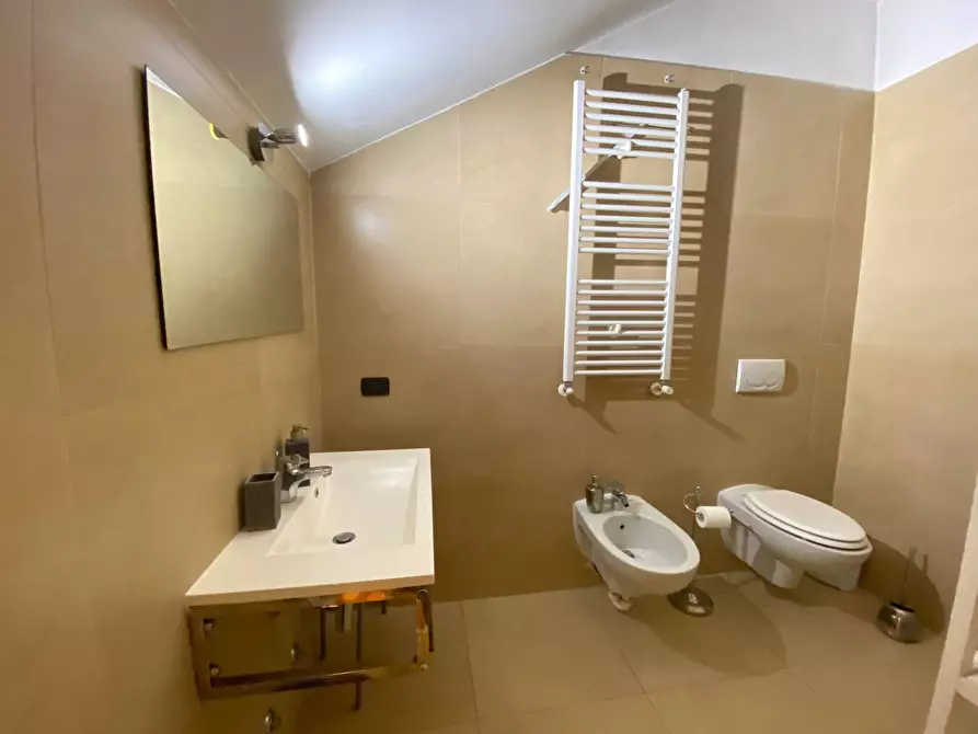 Immagine 24 di Appartamento in affitto  in Alzaia Naviglio Pavese a Milano