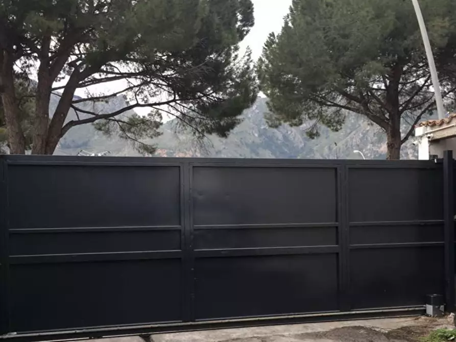 Immagine 3 di Locale commerciale in affitto  in Viale Regione Siciliana 3744 a Palermo