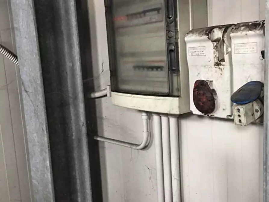 Immagine 4 di Locale commerciale in affitto  in Viale Regione Siciliana 3744 a Palermo