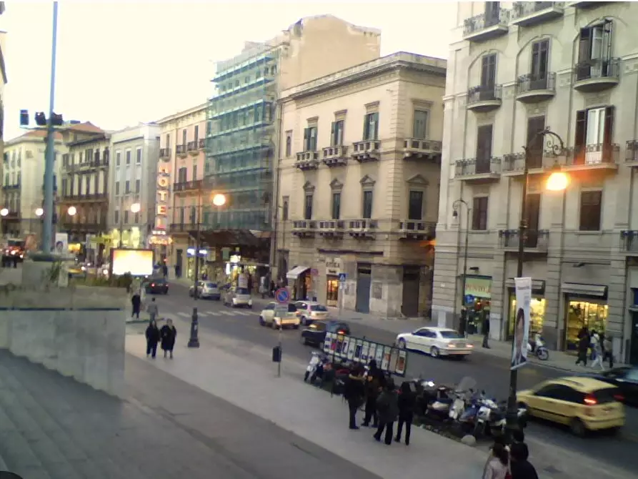 Immagine 4 di Attività commerciale in affitto  in Via Teatro Santa Cecilia a Palermo