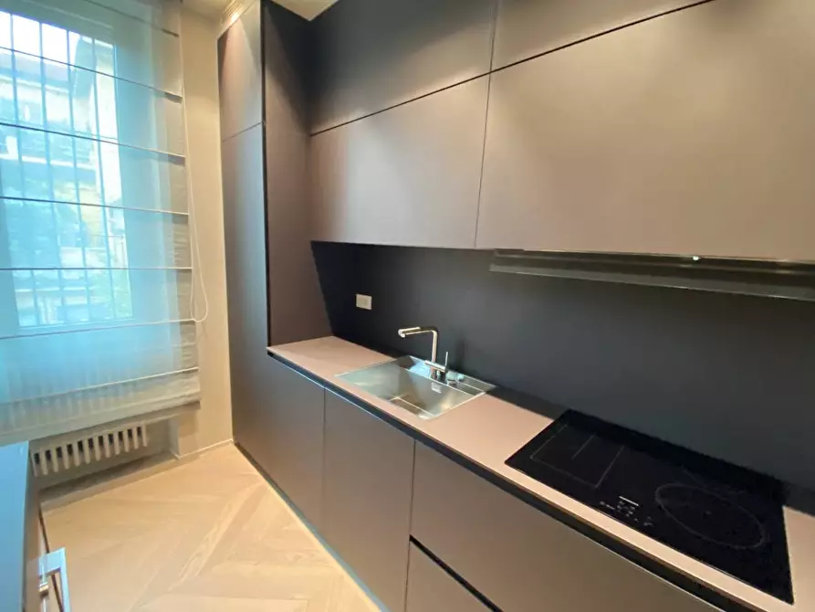 Immagine 5 di Appartamento in affitto  in Via Dei Piatti a Milano