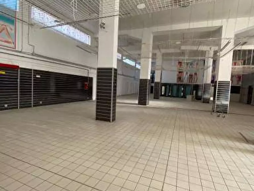 Immagine 8 di Magazzino in affitto  in Corso Dei Mille a Palermo