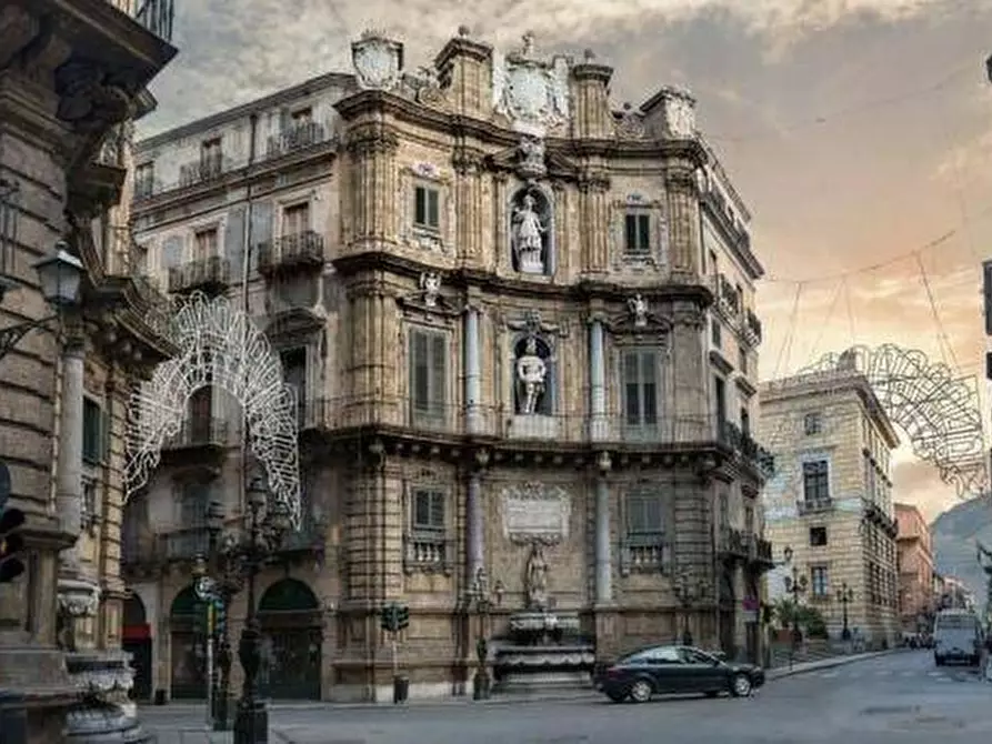 Immagine 2 di Locale commerciale in affitto  in Via Vittorio Emanuele a Palermo