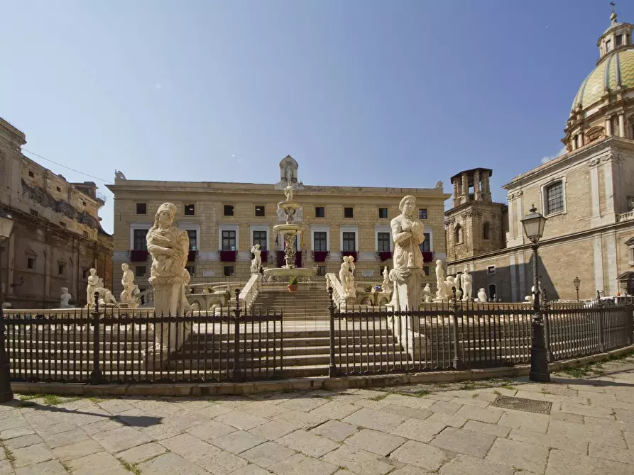 Immagine 7 di Attività commerciale in affitto  in Via Teatro Santa Cecilia a Palermo