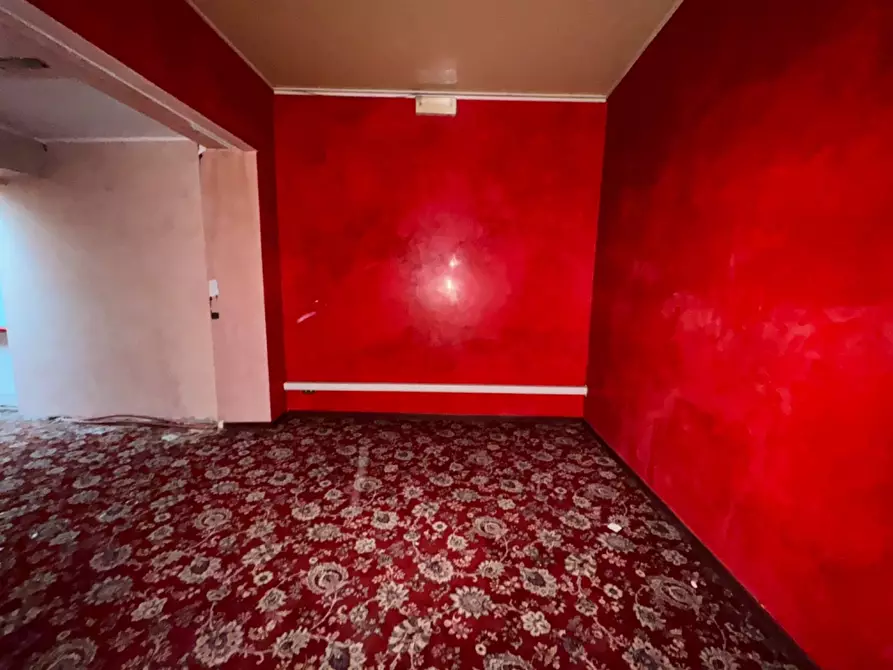 Immagine 11 di Locale commerciale in affitto  in Piazza Mentana a Milano