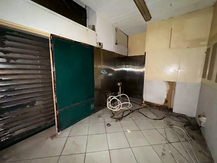 Immagine 22 di Locale commerciale in affitto  in Piazza Mentana a Milano