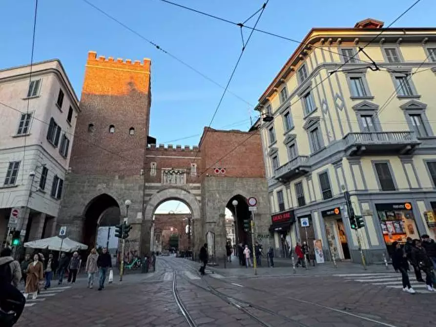 Immagine 1 di Negozio in affitto  in Corso Di Porta Ticinese a Milano