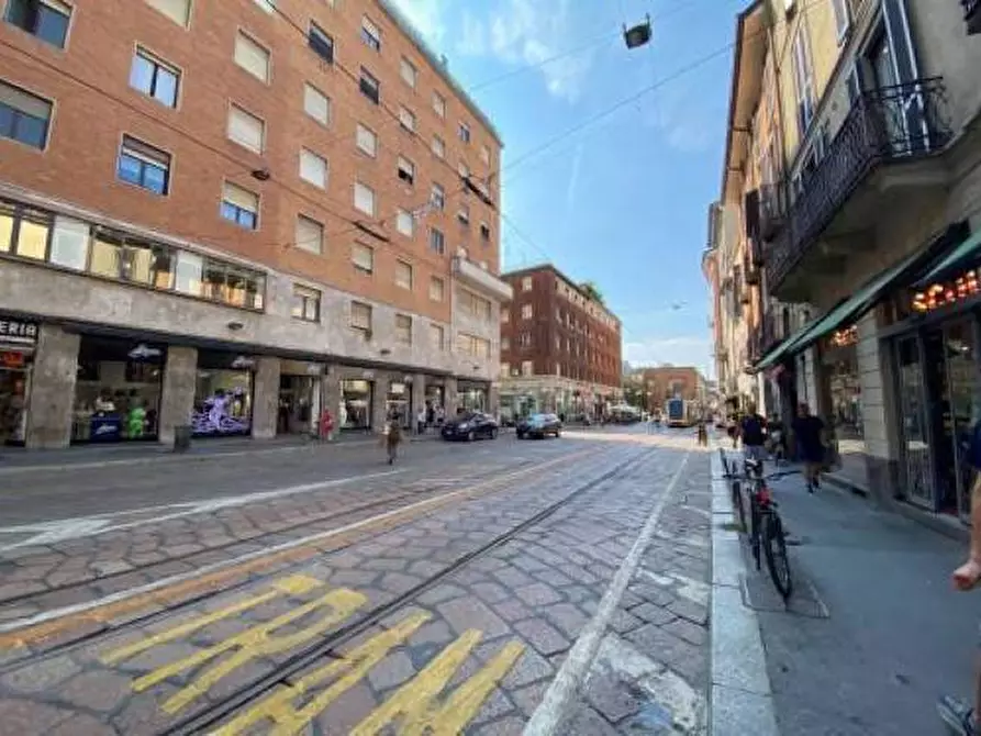 Immagine 3 di Negozio in affitto  in Largo Del Carrobbio a Milano