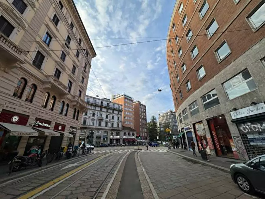 Immagine 5 di Negozio in affitto  in Largo Del Carrobbio a Milano