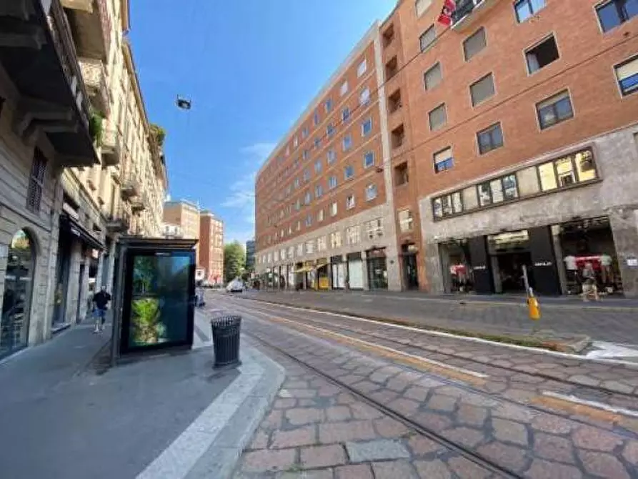 Immagine 7 di Negozio in affitto  in Largo Del Carrobbio a Milano