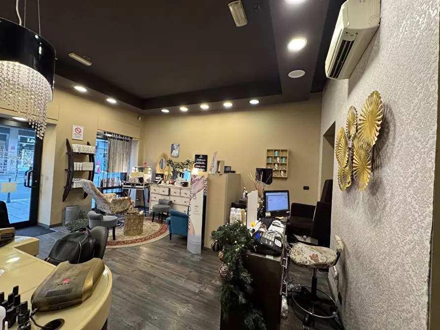 Immagine 3 di Negozio in affitto  in Corso San Gottardo a Milano